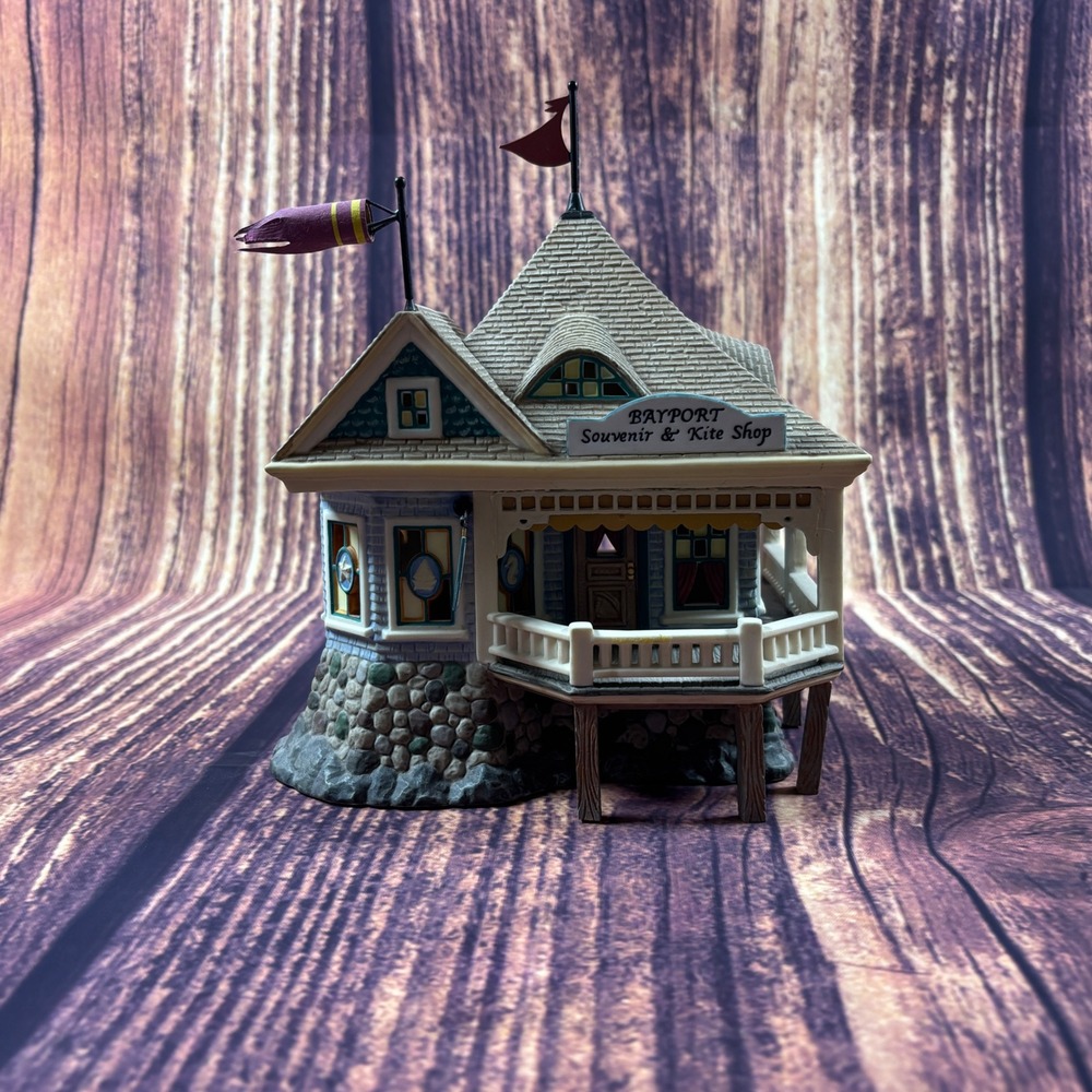 Department 56 Seasons Bay Bayport Souvenir and Kite Shop Lighted House #53450